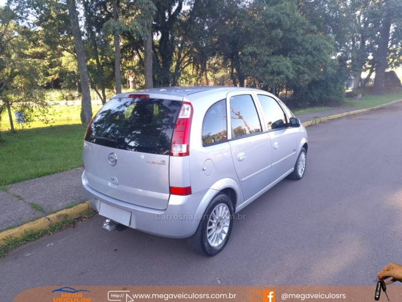 CHEVROLET - MERIVA - 2005/2005 - Prata - R$ 26.000,00