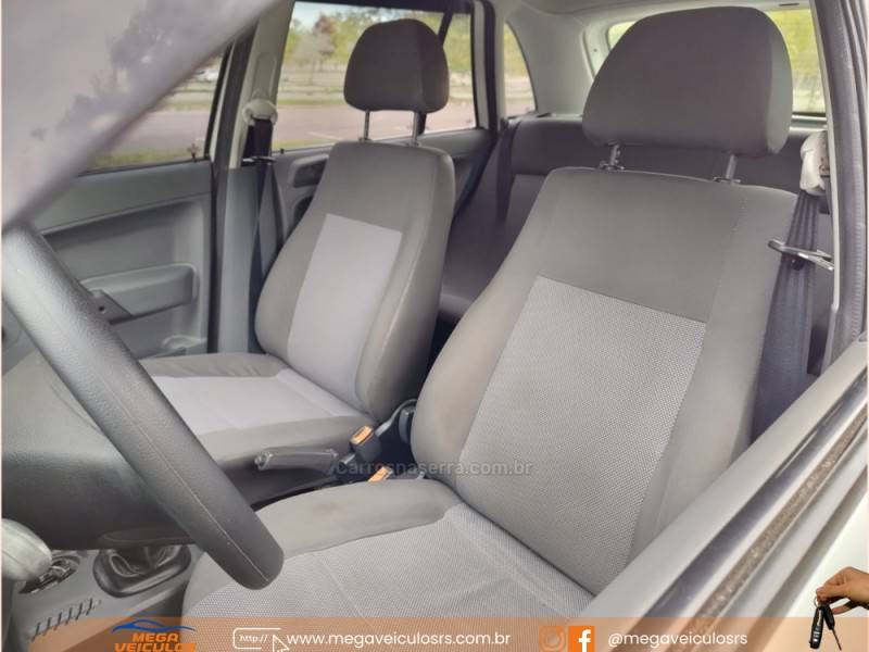 VOLKSWAGEN - GOL - 2005/2006 - Branca - R$ 18.000,00