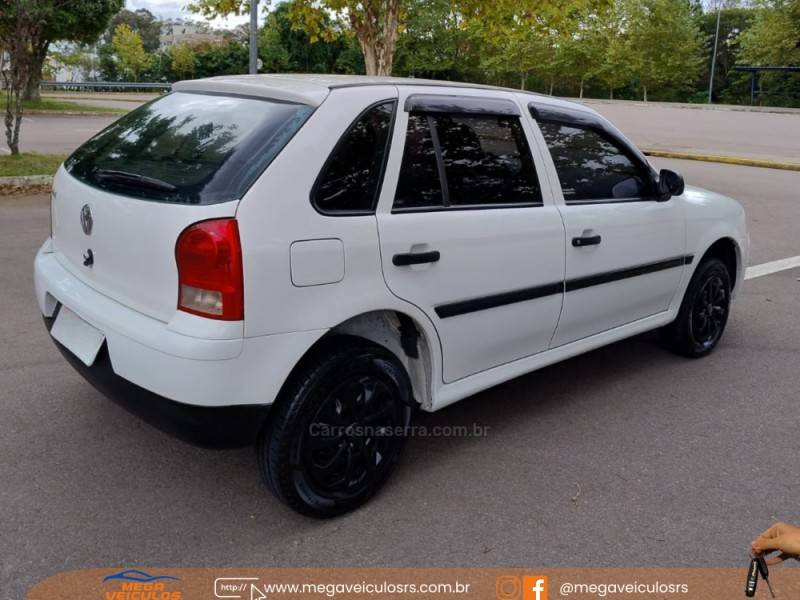 VOLKSWAGEN - GOL - 2005/2006 - Branca - R$ 18.000,00