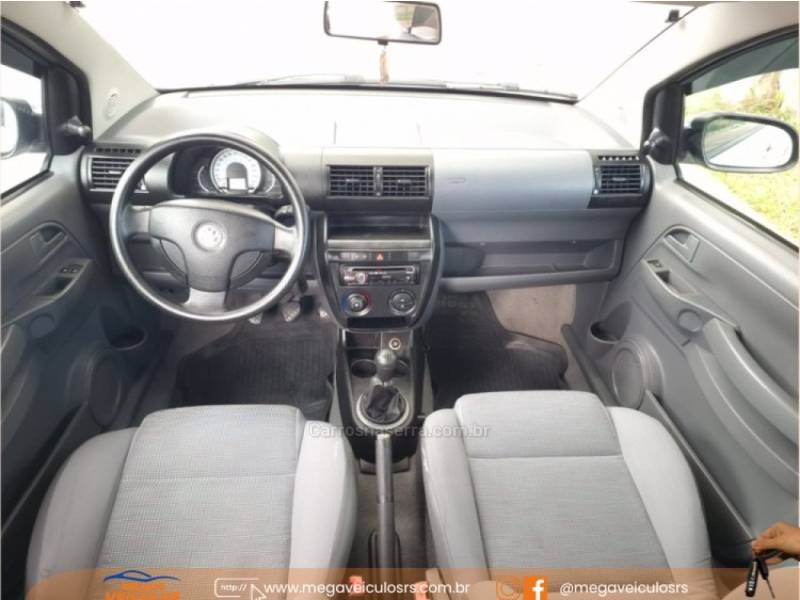 VOLKSWAGEN - FOX - 2009/2010 - Prata - R$ 35.000,00