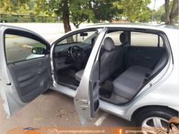 VOLKSWAGEN - FOX - 2009/2010 - Prata - R$ 35.000,00