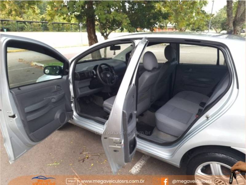 VOLKSWAGEN - FOX - 2009/2010 - Prata - R$ 35.000,00