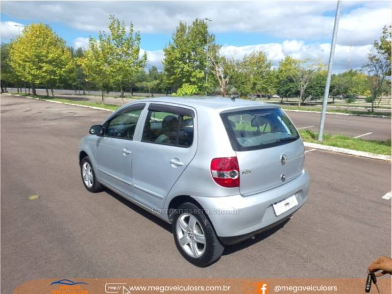 VOLKSWAGEN - FOX - 2009/2010 - Prata - R$ 35.000,00
