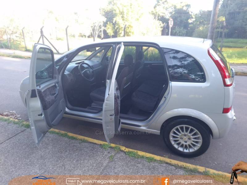 CHEVROLET - MERIVA - 2005/2005 - Prata - R$ 26.000,00