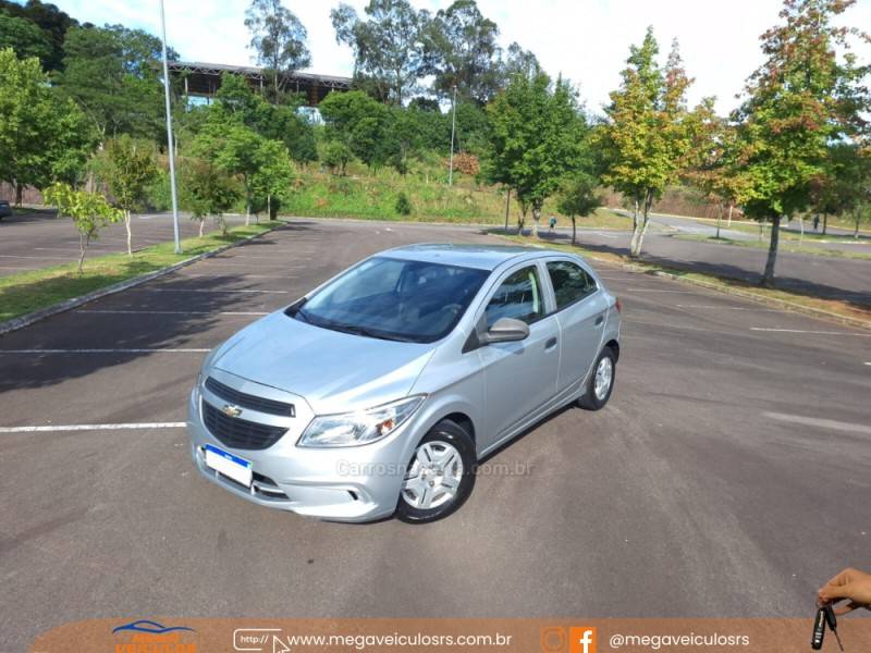 CHEVROLET - ONIX - 2017/2018 - Prata - R$ 49.900,00
