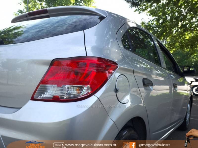 CHEVROLET - ONIX - 2017/2018 - Prata - R$ 49.900,00