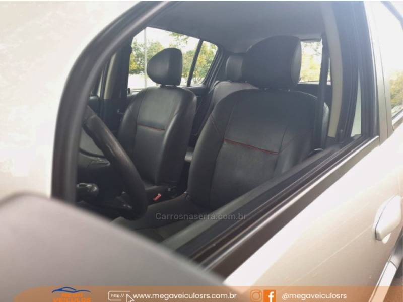 RENAULT - SANDERO - 2013/2014 - Prata - R$ 45.990,00