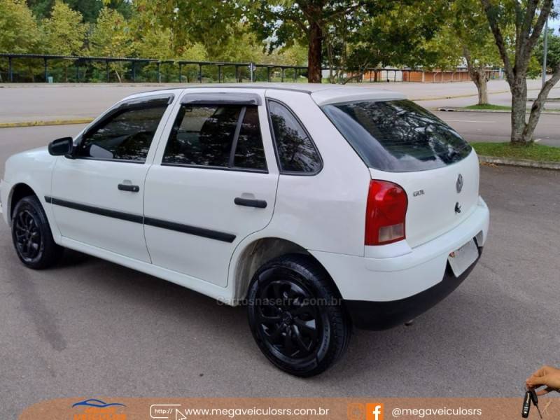 VOLKSWAGEN - GOL - 2005/2006 - Branca - R$ 18.000,00