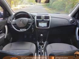 RENAULT - SANDERO - 2015/2016 - Prata - R$ 45.000,00