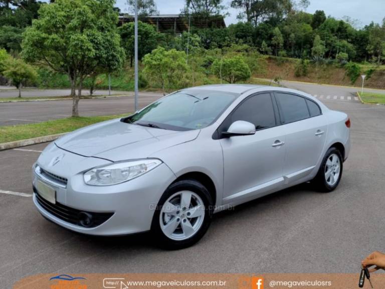 RENAULT - FLUENCE - 2012/2013 - Prata - R$ 45.000,00