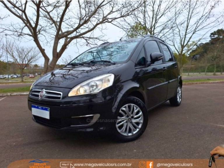 FIAT - IDEA - 2013/2014 - Preta - R$ 40.000,00