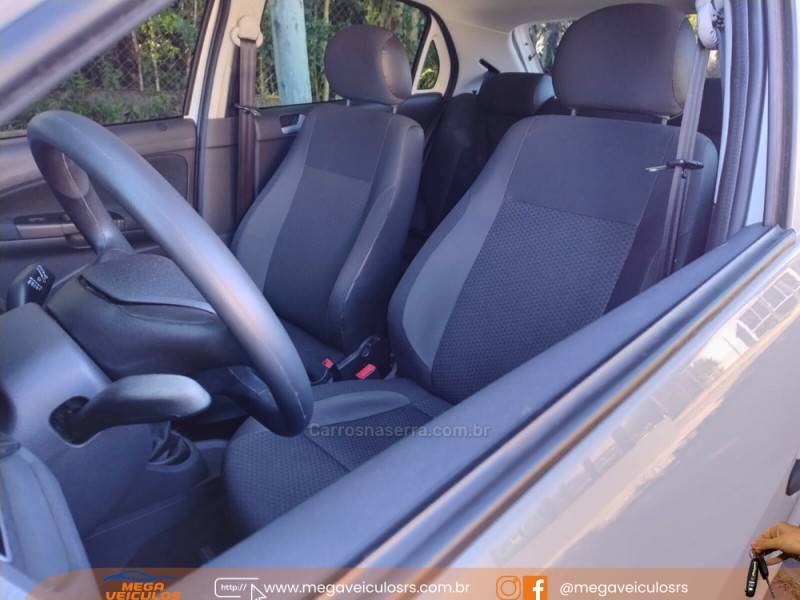 VOLKSWAGEN - GOL - 2018/2018 - Branca - R$ 48.000,00