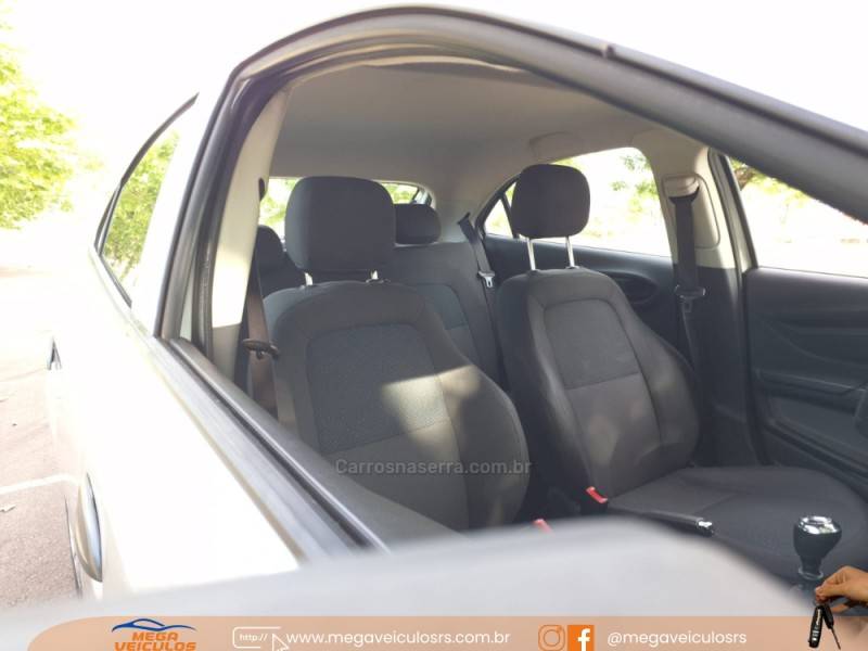 CHEVROLET - ONIX - 2017/2018 - Prata - R$ 49.900,00
