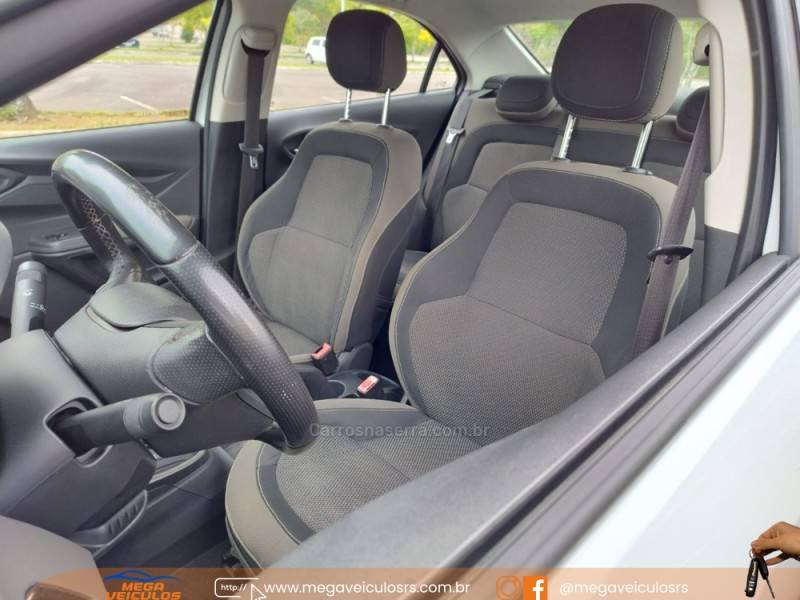 CHEVROLET - PRISMA - 2013/2014 - Branca - R$ 55.000,00