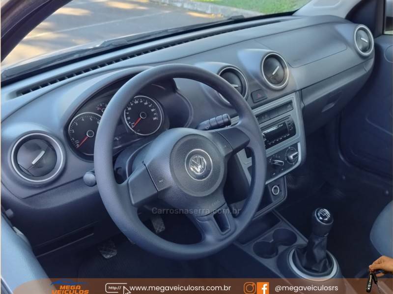 VOLKSWAGEN - SAVEIRO - 2014/2015 - Prata - R$ 48.000,00