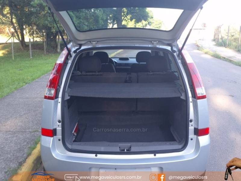 CHEVROLET - MERIVA - 2005/2005 - Prata - R$ 26.000,00