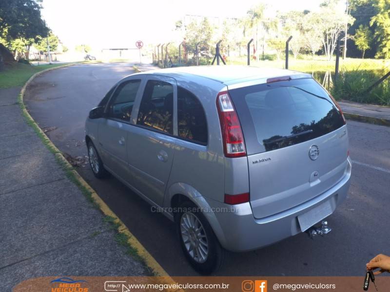CHEVROLET - MERIVA - 2005/2005 - Prata - R$ 26.000,00