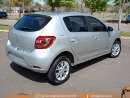 RENAULT - SANDERO - 2015/2016 - Prata - R$ 45.000,00