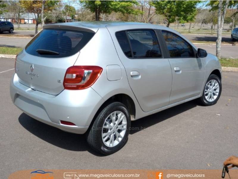 RENAULT - SANDERO - 2015/2016 - Prata - R$ 45.000,00