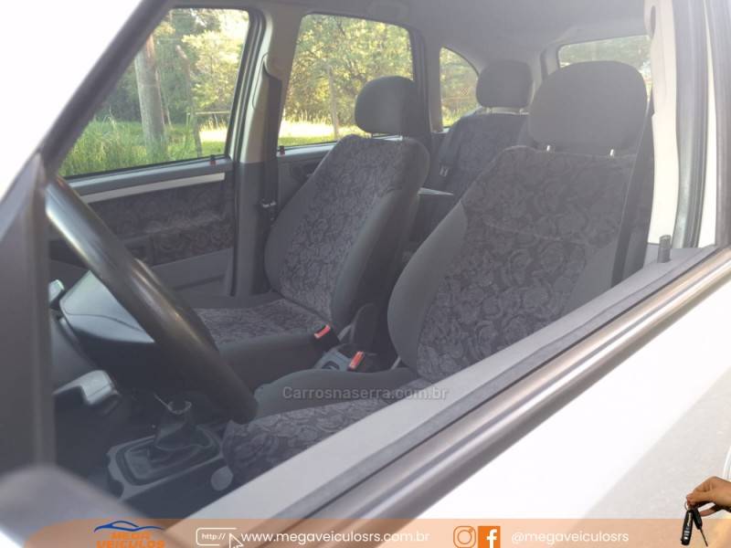 CHEVROLET - MERIVA - 2005/2005 - Prata - R$ 26.000,00