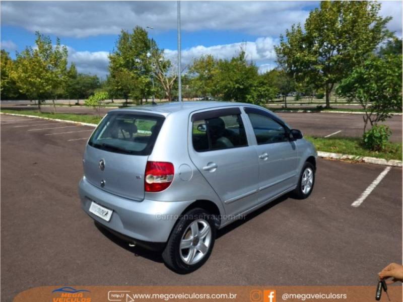 VOLKSWAGEN - FOX - 2009/2010 - Prata - R$ 35.000,00