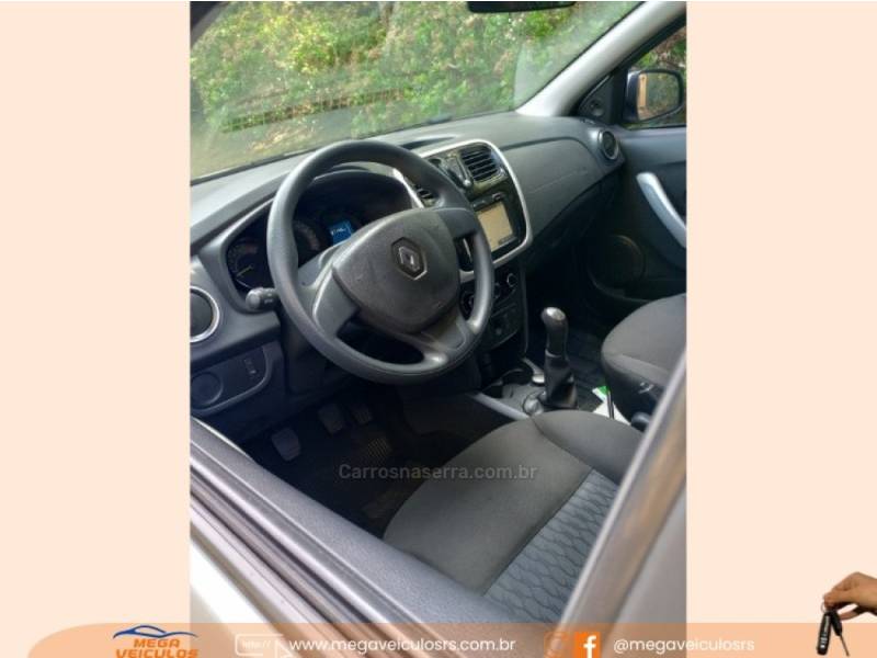 RENAULT - SANDERO - 2015/2016 - Prata - R$ 45.000,00