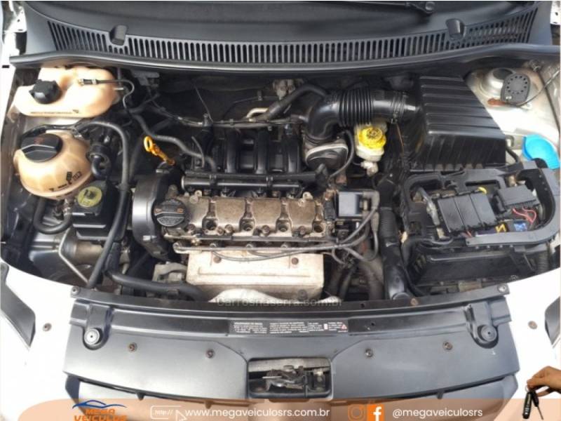 VOLKSWAGEN - FOX - 2009/2010 - Prata - R$ 35.000,00