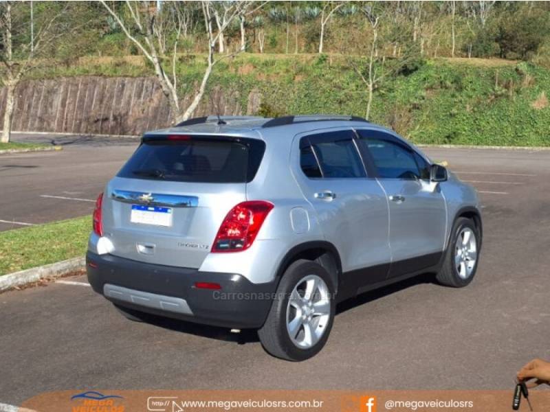 CHEVROLET - TRACKER - 2014/2015 - Prata - R$ 72.000,00