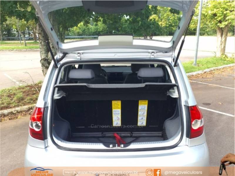 VOLKSWAGEN - FOX - 2009/2010 - Prata - R$ 35.000,00