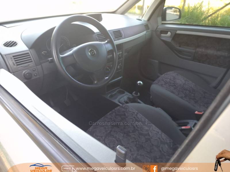 CHEVROLET - MERIVA - 2005/2005 - Prata - R$ 26.000,00