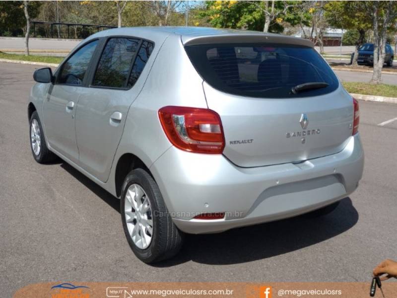 RENAULT - SANDERO - 2015/2016 - Prata - R$ 45.000,00