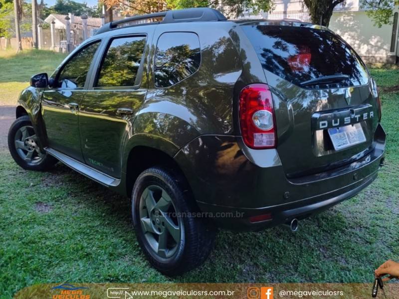 RENAULT - DUSTER - 2015/2015 - Verde - R$ 55.000,00