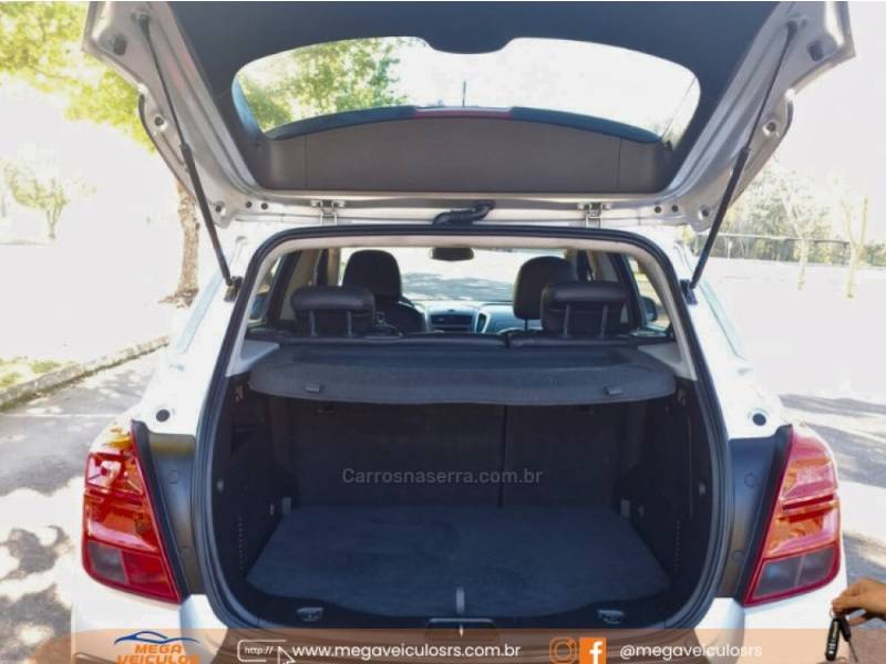 CHEVROLET - TRACKER - 2014/2015 - Prata - R$ 72.000,00