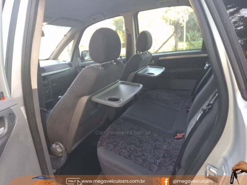 CHEVROLET - MERIVA - 2005/2005 - Prata - R$ 26.000,00