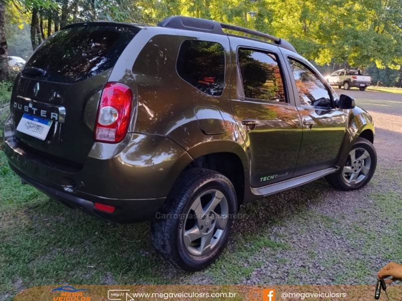 RENAULT - DUSTER - 2015/2015 - Verde - R$ 55.000,00