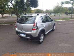 RENAULT - SANDERO - 2013/2014 - Prata - R$ 45.990,00