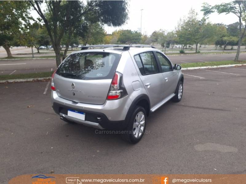 RENAULT - SANDERO - 2013/2014 - Prata - R$ 45.990,00