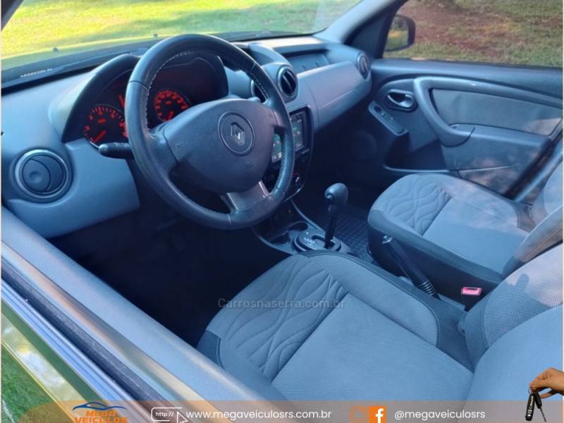RENAULT - DUSTER - 2015/2015 - Verde - R$ 55.000,00