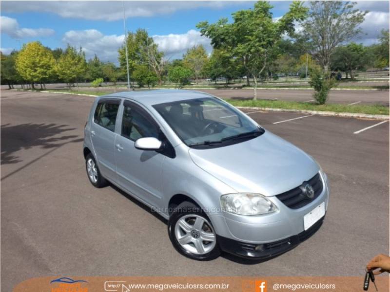 VOLKSWAGEN - FOX - 2009/2010 - Prata - R$ 35.000,00