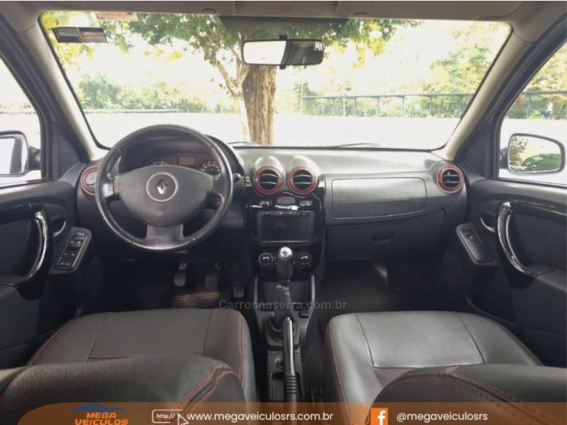 RENAULT - SANDERO - 2013/2014 - Prata - R$ 45.990,00